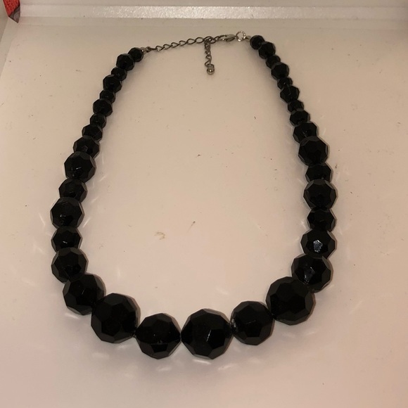 Black Multifaceted Sparkly Bead Necklace - Picture 3 of 6